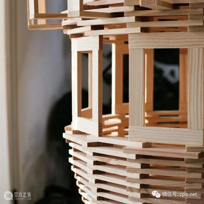 raffaele salvoldi 使用“数千块被重力锁定的木板”塑造高耸的装置 崇真艺客