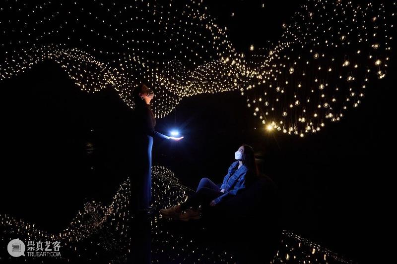 现场｜拉斐尔·洛扎诺-亨默（Rafael Lozano-Hemmer）首次香港个展开幕 呈现大型互动装置及现场表演 崇真艺客