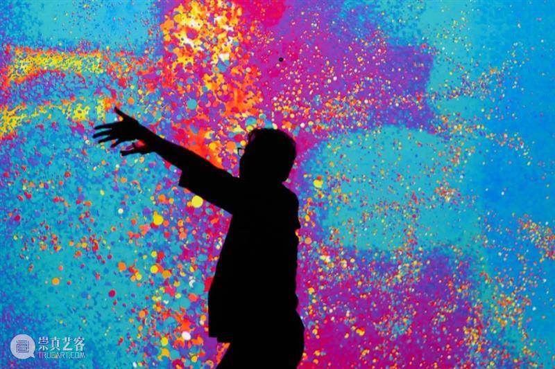 现场｜拉斐尔·洛扎诺-亨默（Rafael Lozano-Hemmer）首次香港个展开幕 呈现大型互动装置及现场表演 崇真艺客