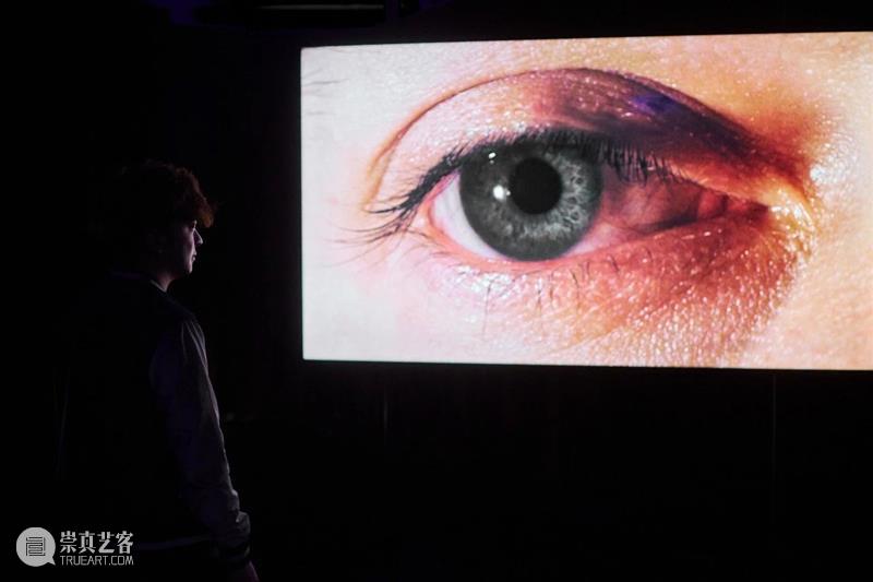 现场｜拉斐尔·洛扎诺-亨默（Rafael Lozano-Hemmer）首次香港个展开幕 呈现大型互动装置及现场表演 崇真艺客