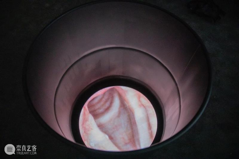 现场｜拉斐尔·洛扎诺-亨默（Rafael Lozano-Hemmer）首次香港个展开幕 呈现大型互动装置及现场表演 崇真艺客