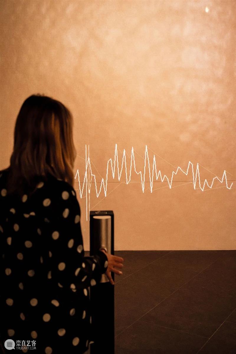 现场｜拉斐尔·洛扎诺-亨默（Rafael Lozano-Hemmer）首次香港个展开幕 呈现大型互动装置及现场表演 崇真艺客