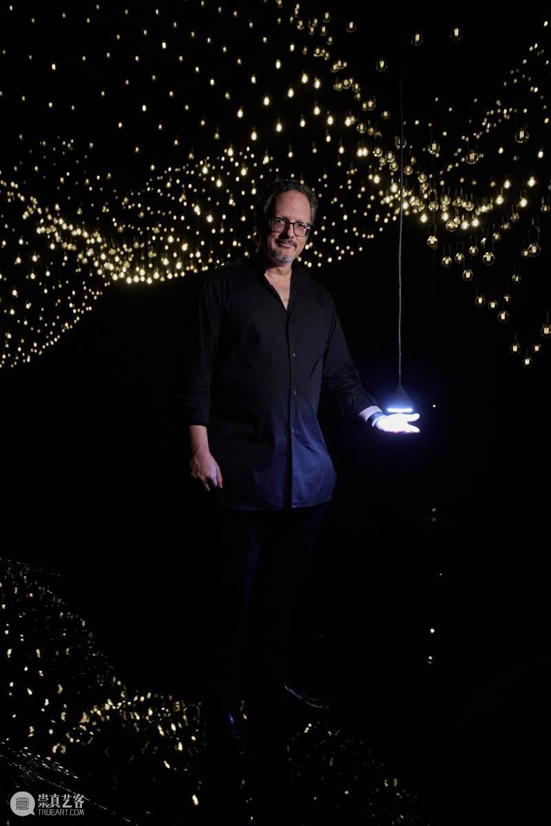 现场｜拉斐尔·洛扎诺-亨默（Rafael Lozano-Hemmer）首次香港个展开幕 呈现大型互动装置及现场表演 崇真艺客