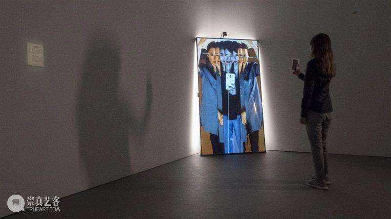 现场｜拉斐尔·洛扎诺-亨默（Rafael Lozano-Hemmer）首次香港个展开幕 呈现大型互动装置及现场表演 崇真艺客