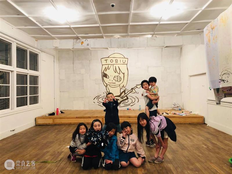 奈良美智x公益 | 伸出援助之手 崇真艺客