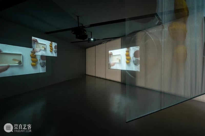 胡晓媛正在西岸美术馆的“沙 径”个展中呈现全新的影像创作《起初，我站在终点》 崇真艺客