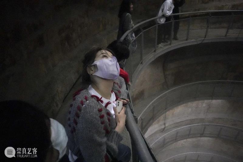 一起来看看烟囱的内部! 崇真艺客