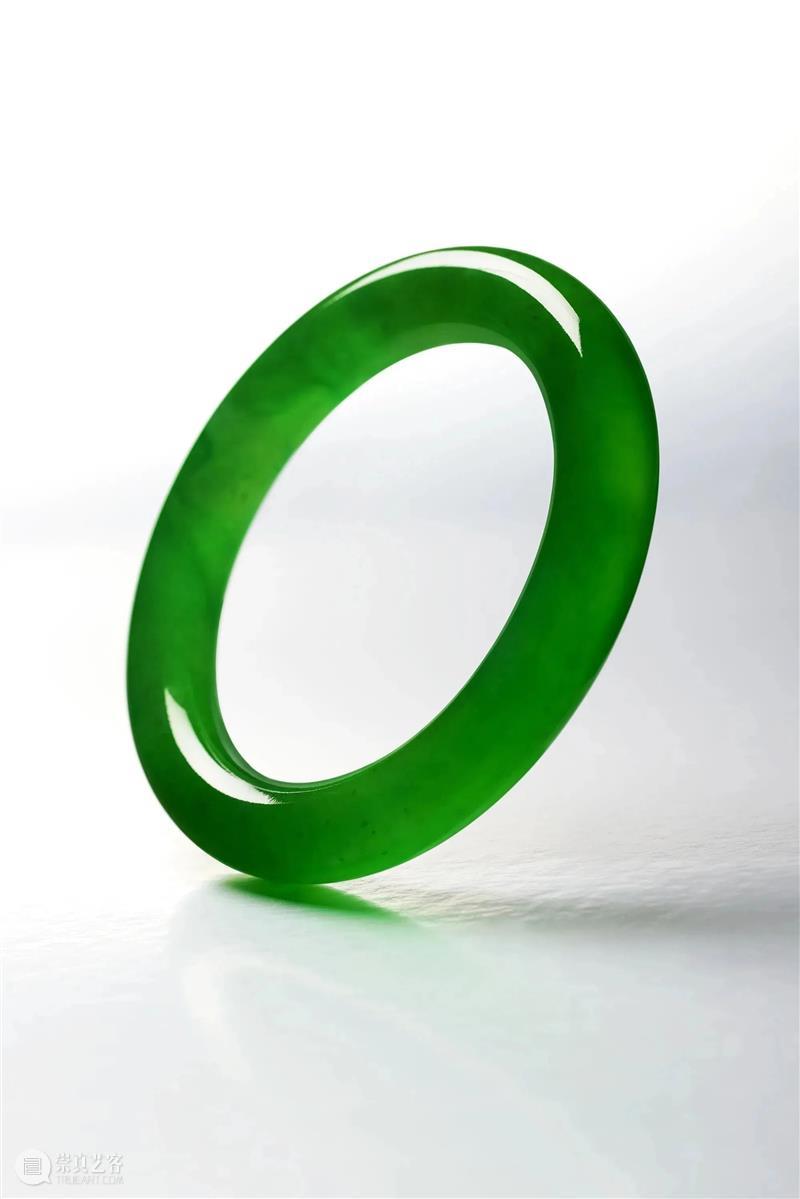 创下拍卖史上最高纪录!翠蕴琛宝 灵瑞玉环 天然帝王绿翡翠手镯以港币 6,000 万元夺冠! 崇真艺客
