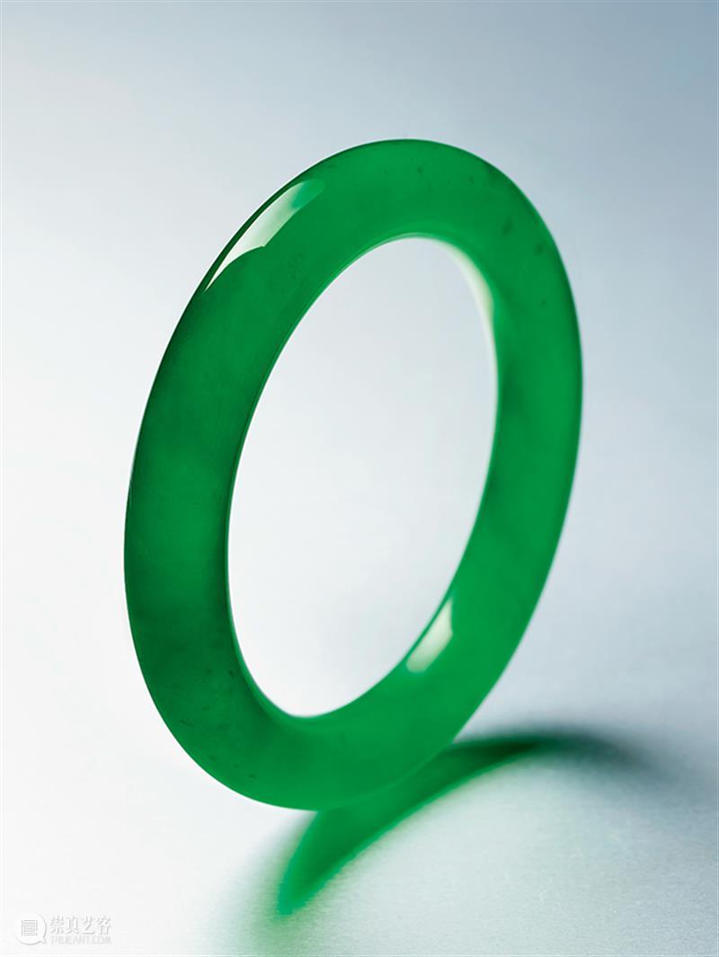 创下拍卖史上最高纪录!翠蕴琛宝 灵瑞玉环 天然帝王绿翡翠手镯以港币 6,000 万元夺冠! 崇真艺客