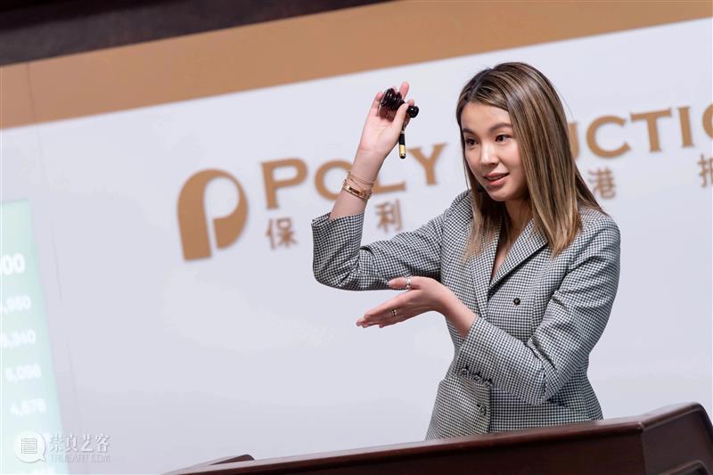 创下拍卖史上最高纪录!翠蕴琛宝 灵瑞玉环 天然帝王绿翡翠手镯以港币 6,000 万元夺冠! 崇真艺客