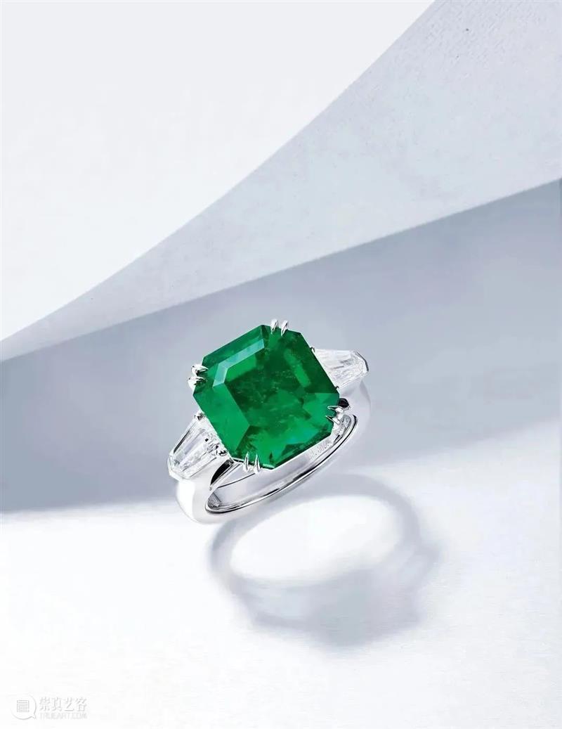 创下拍卖史上最高纪录!翠蕴琛宝 灵瑞玉环 天然帝王绿翡翠手镯以港币 6,000 万元夺冠! 崇真艺客