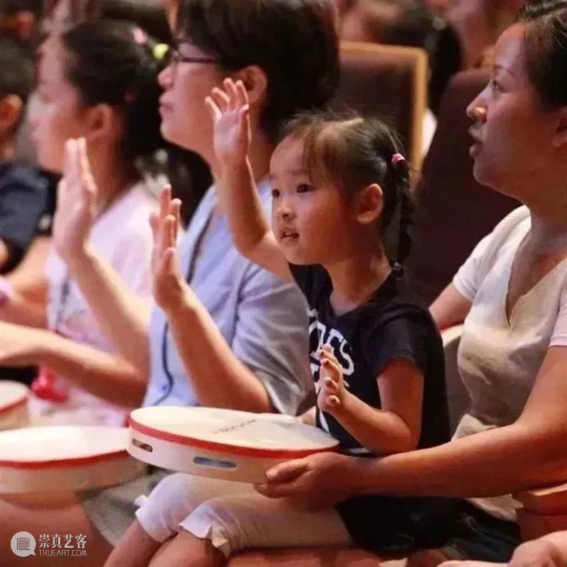 精彩演出+后台探班=双倍快乐！点击成为小小演奏家→ 崇真艺客