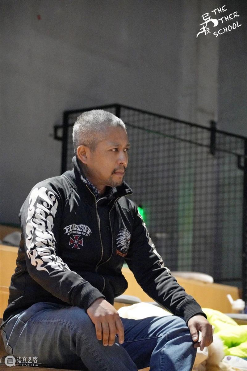 这所Rock主题的“异校”又要开学了，“返校”前发生了什么？ 崇真艺客