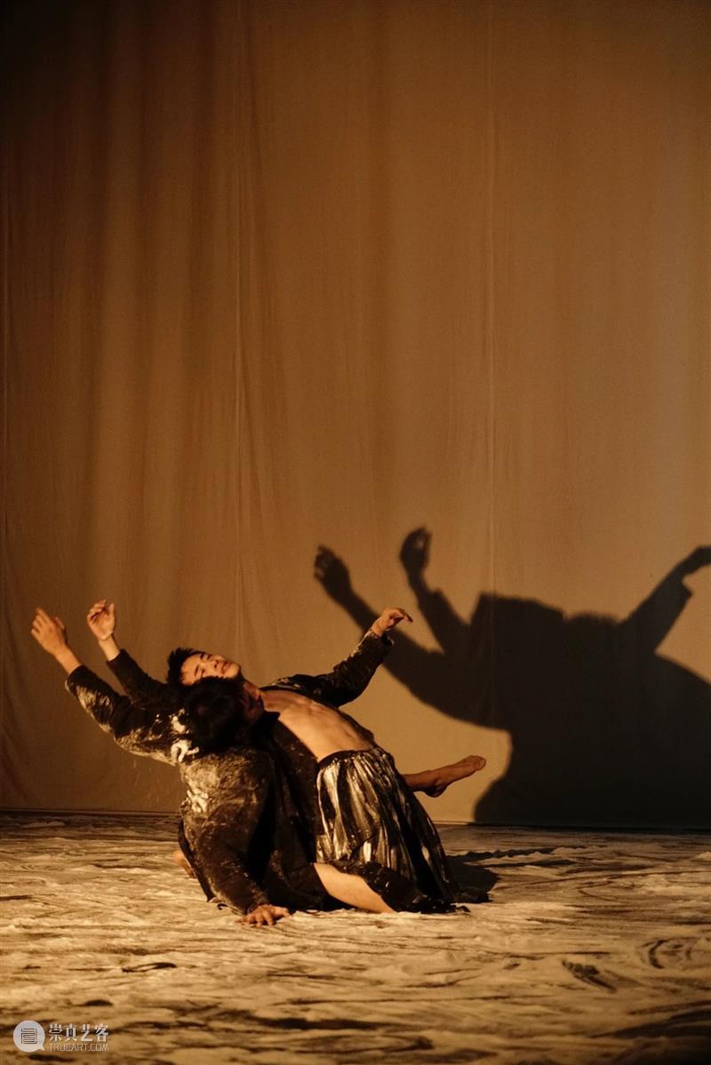 北京国际舞蹈影像季 | 在剧场中涌入大海「肆舞城市」《两个人》多媒体三人版 崇真艺客
