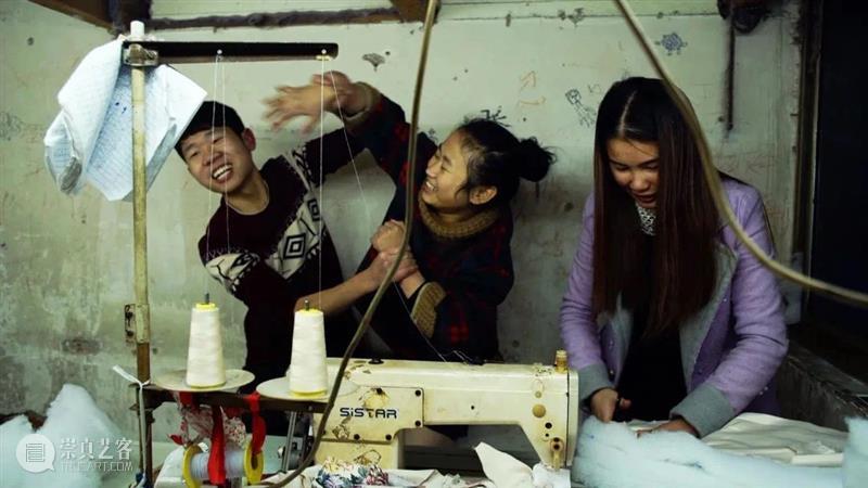 王兵《青春》:一座制衣小镇里的青年群像|BCAF艺术电影基金 崇真艺客