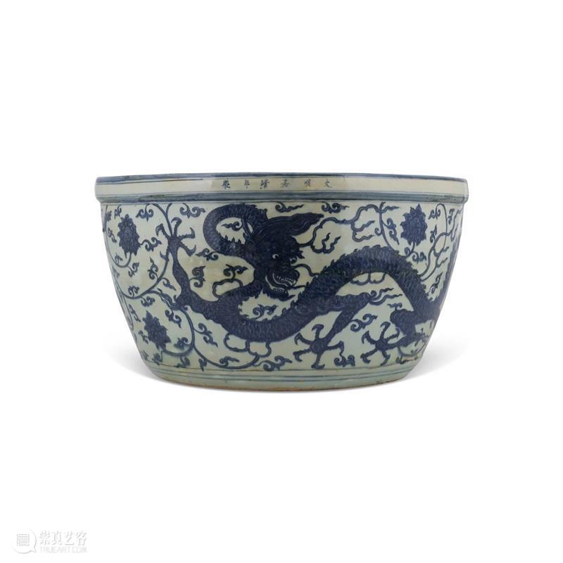 清乾隆斗彩苍龙教子图夔龙耳抱月瓶过亿港元成交！中国瓷器及工艺品春拍捷报频传，古今网拍延续精彩 崇真艺客