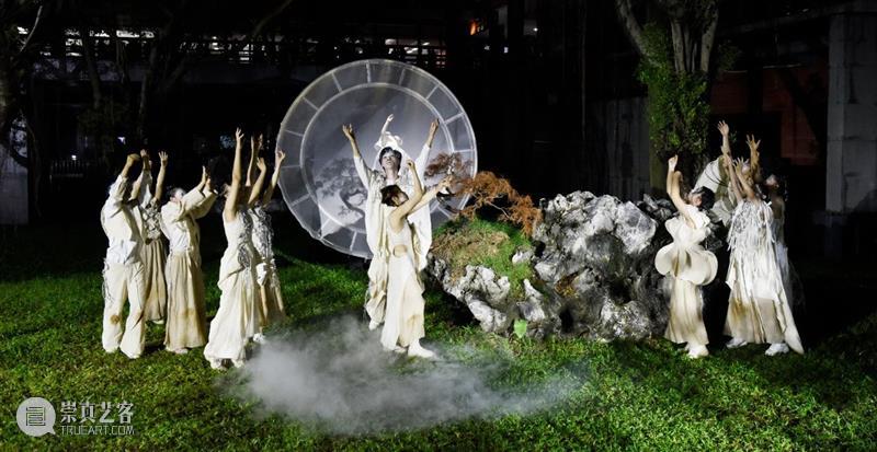 聚焦丨广州美术学院毕业季开幕式打造高质量跨媒体光影时装秀 崇真艺客