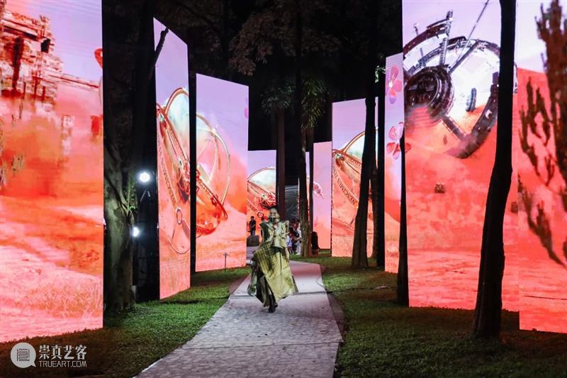 聚焦丨广州美术学院毕业季开幕式打造高质量跨媒体光影时装秀 崇真艺客