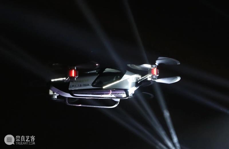 聚焦丨广州美术学院毕业季开幕式打造高质量跨媒体光影时装秀 崇真艺客