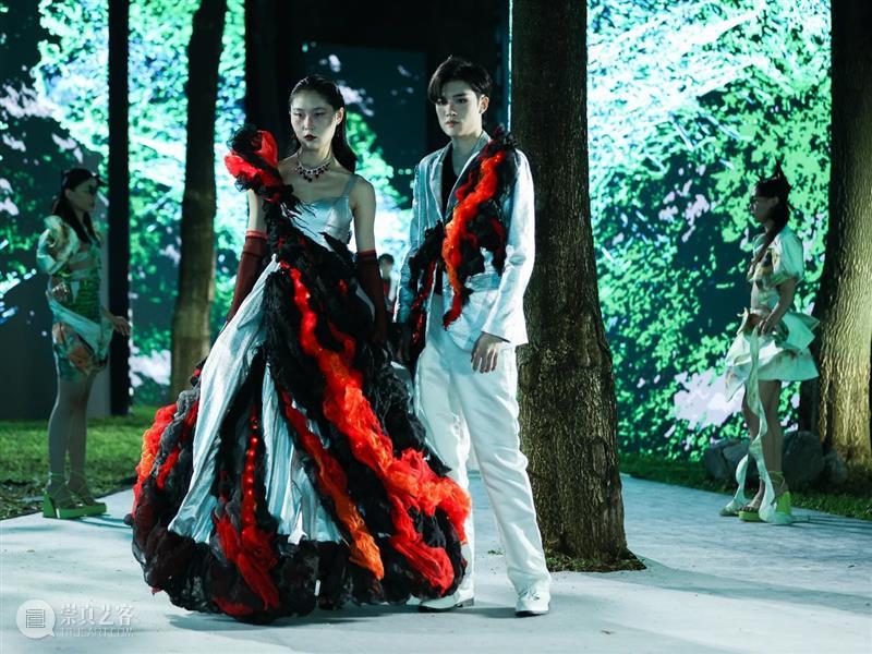 聚焦丨广州美术学院毕业季开幕式打造高质量跨媒体光影时装秀 崇真艺客