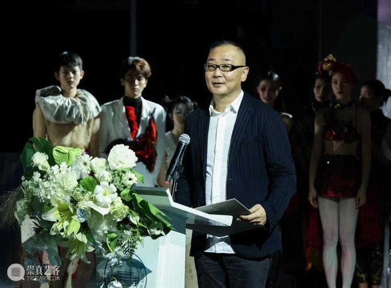 聚焦丨广州美术学院毕业季开幕式打造高质量跨媒体光影时装秀 崇真艺客