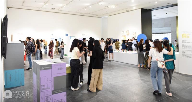 聚焦丨广州美术学院毕业季开幕式打造高质量跨媒体光影时装秀 崇真艺客