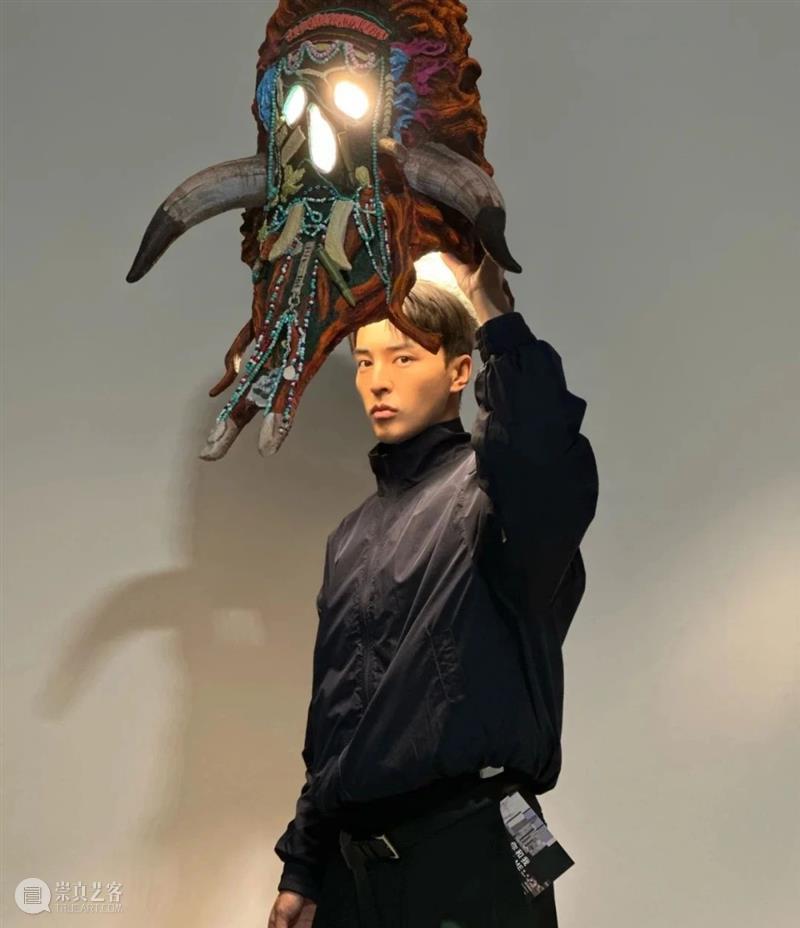 HOW你和我,保持凝视| 手把手教你如何在展厅里拍出高级感大片! 崇真艺客