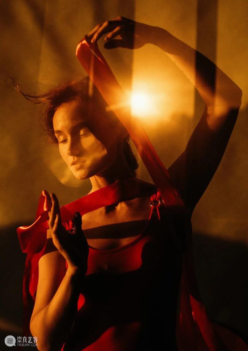 乌克兰美女人像摄影师的顶级光影运用,绝美! 崇真艺客