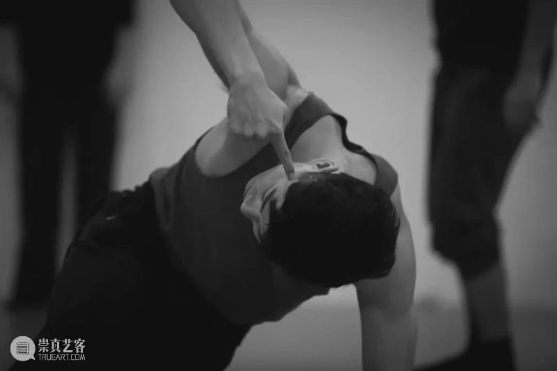 20岁进NDT，30多岁进巴切瓦，这位舞者凭什么进入世界级舞团？ 崇真艺客