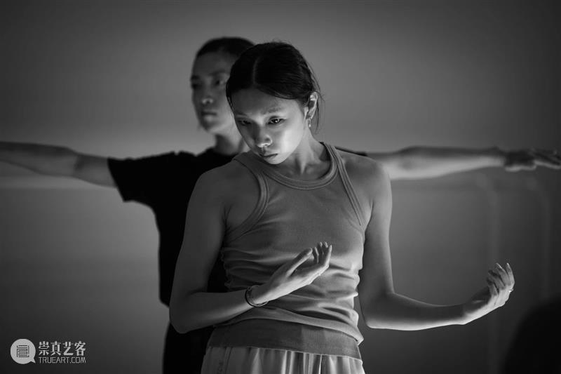 20岁进NDT，30多岁进巴切瓦，这位舞者凭什么进入世界级舞团？ 崇真艺客