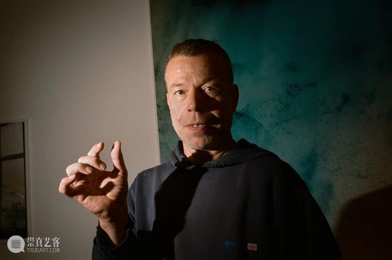《纽约时报》专访沃尔夫冈·提尔曼斯(Wolfgang Tillmans) 崇真艺客