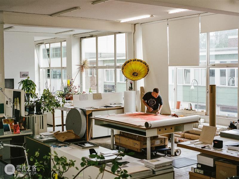 《纽约时报》专访沃尔夫冈·提尔曼斯(Wolfgang Tillmans) 崇真艺客