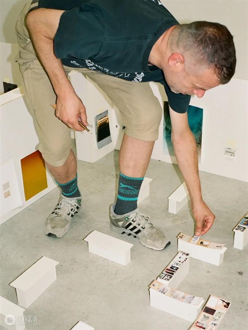 《纽约时报》专访沃尔夫冈·提尔曼斯(Wolfgang Tillmans) 崇真艺客