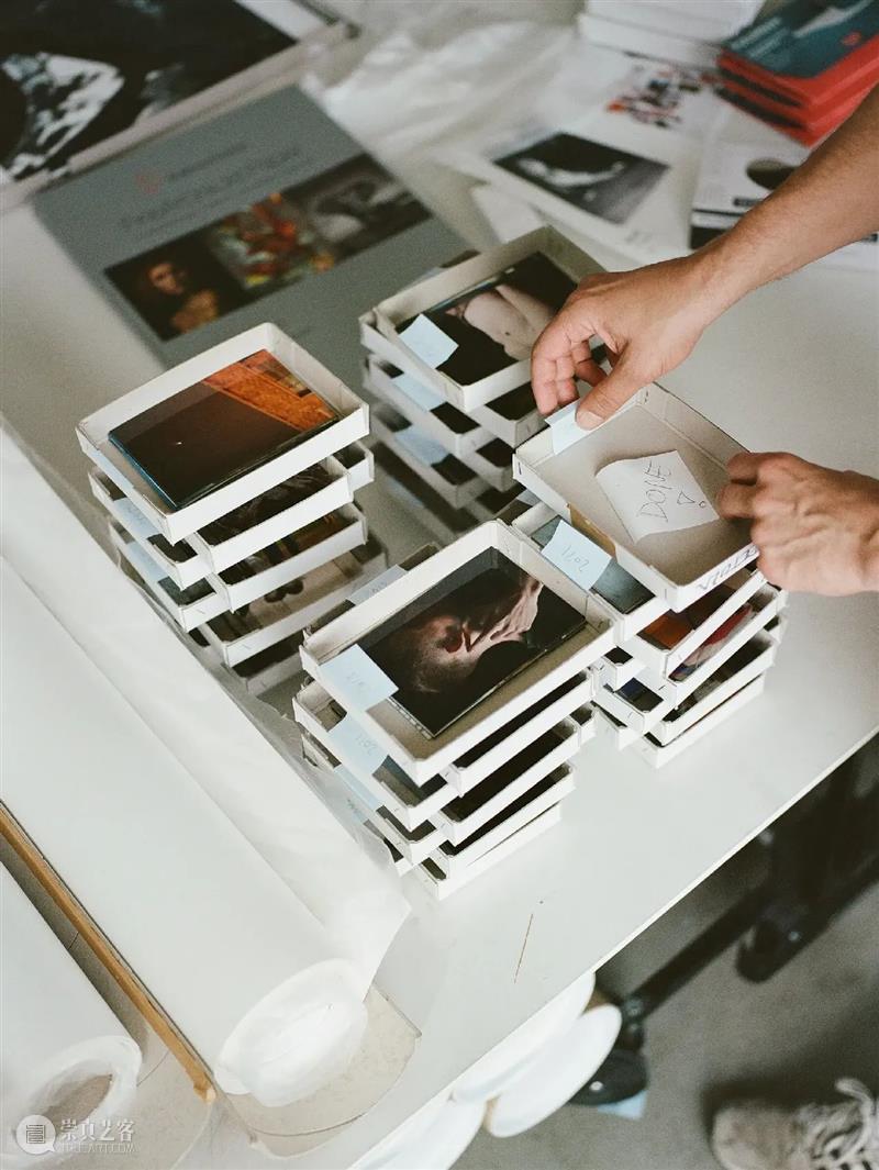 《纽约时报》专访沃尔夫冈·提尔曼斯(Wolfgang Tillmans) 崇真艺客