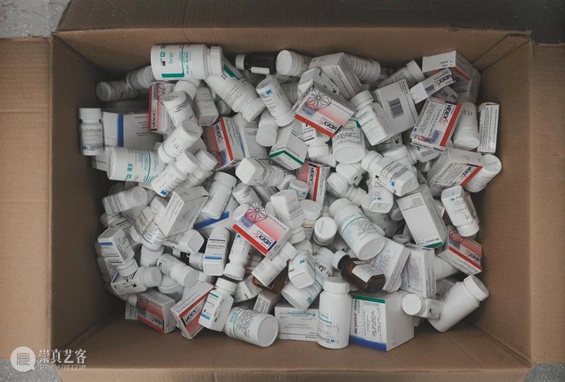 《纽约时报》专访沃尔夫冈·提尔曼斯(Wolfgang Tillmans) 崇真艺客