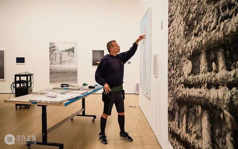 《纽约时报》专访沃尔夫冈·提尔曼斯(Wolfgang Tillmans) 崇真艺客