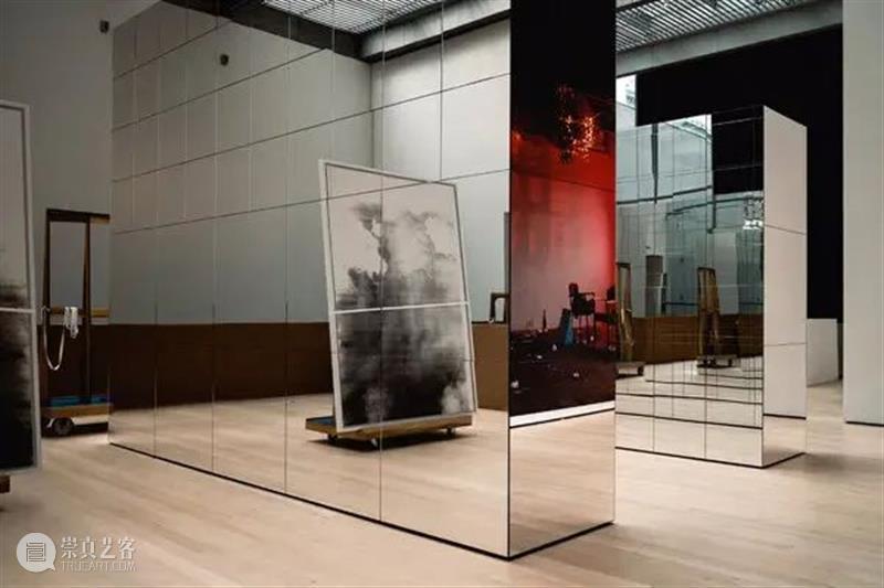 《纽约时报》专访沃尔夫冈·提尔曼斯(Wolfgang Tillmans) 崇真艺客