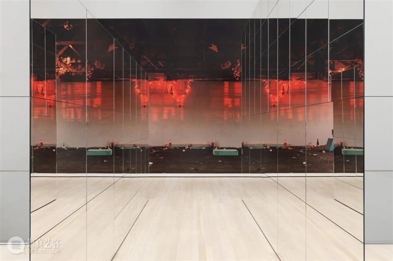 《纽约时报》专访沃尔夫冈·提尔曼斯(Wolfgang Tillmans) 崇真艺客