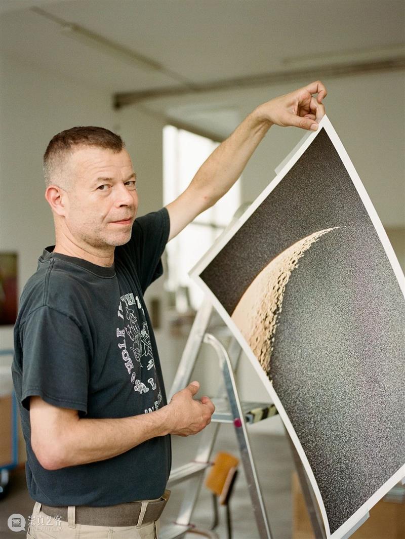 《纽约时报》专访沃尔夫冈·提尔曼斯(Wolfgang Tillmans) 崇真艺客