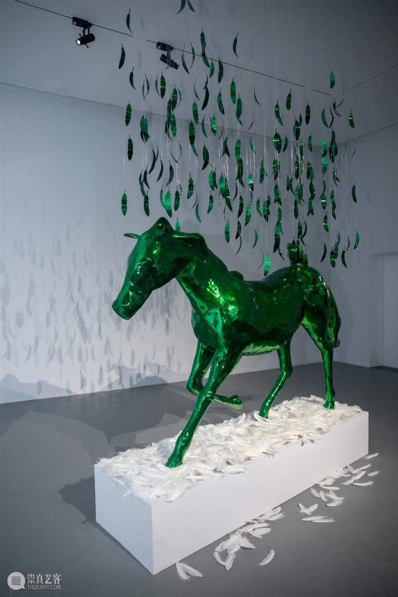 周艺文_音乐与鸽子、天使与绿马、樱桃与时间 | 国家美术·关注 崇真艺客