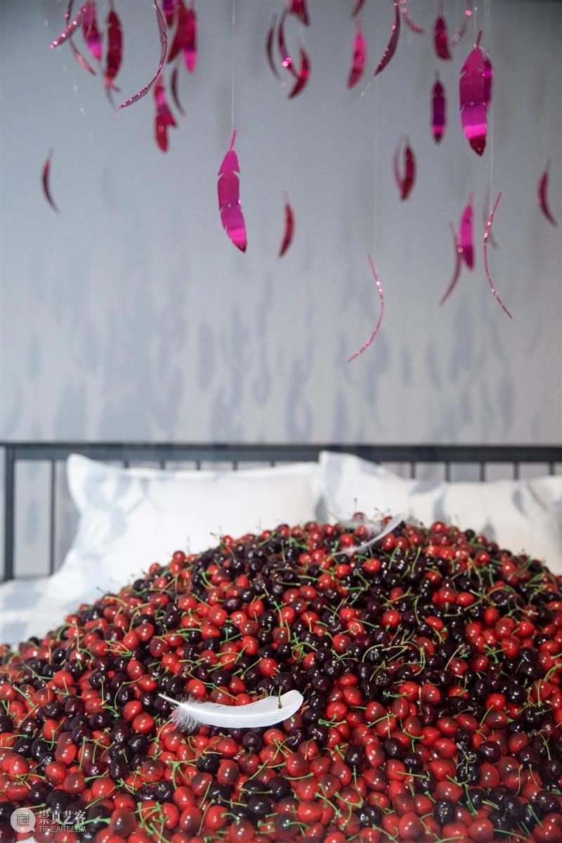 周艺文_音乐与鸽子、天使与绿马、樱桃与时间 | 国家美术·关注 崇真艺客