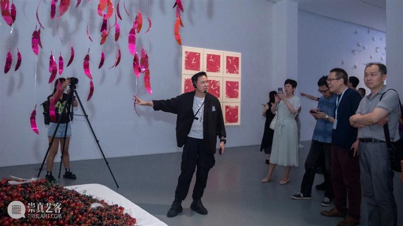 周艺文_音乐与鸽子、天使与绿马、樱桃与时间 | 国家美术·关注 崇真艺客