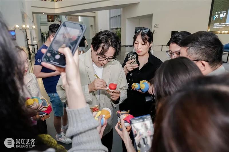 正在火爆展出的“什么是现代艺术啊：你好啊大艺术家”延期啦！ 崇真艺客