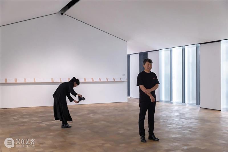 李维伊：如果你想，图像可以变成一种非常残酷的工具 | 蜂巢艺术家 崇真艺客