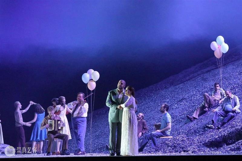舞台上巨大的灰烬金字塔——来看看新版《阿依达》的独特魅力 崇真艺客