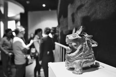 湖南出土一商朝青铜器，却被认为是邪物，卖到日本被列为一级国宝 崇真艺客