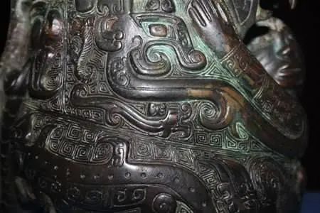 湖南出土一商朝青铜器，却被认为是邪物，卖到日本被列为一级国宝 崇真艺客