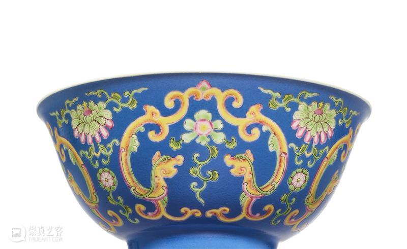 珐琅异彩绽夔龙：清乾隆蓝地珐琅彩夔龙纹碗 | 香港秋拍 崇真艺客