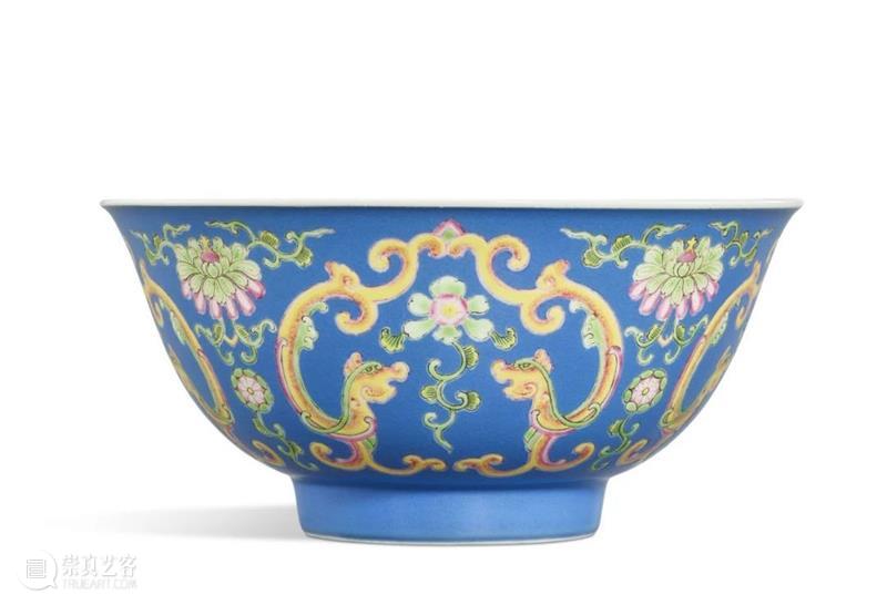 珐琅异彩绽夔龙：清乾隆蓝地珐琅彩夔龙纹碗 | 香港秋拍 崇真艺客