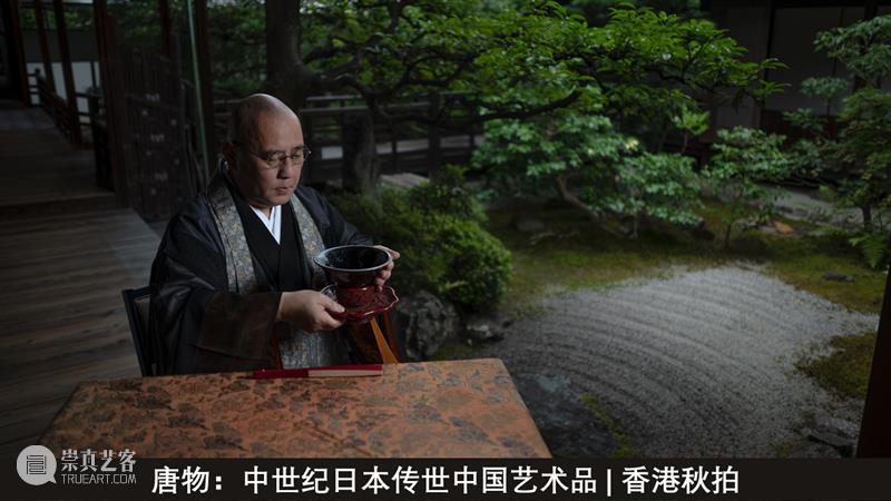 珐琅异彩绽夔龙：清乾隆蓝地珐琅彩夔龙纹碗 | 香港秋拍 崇真艺客